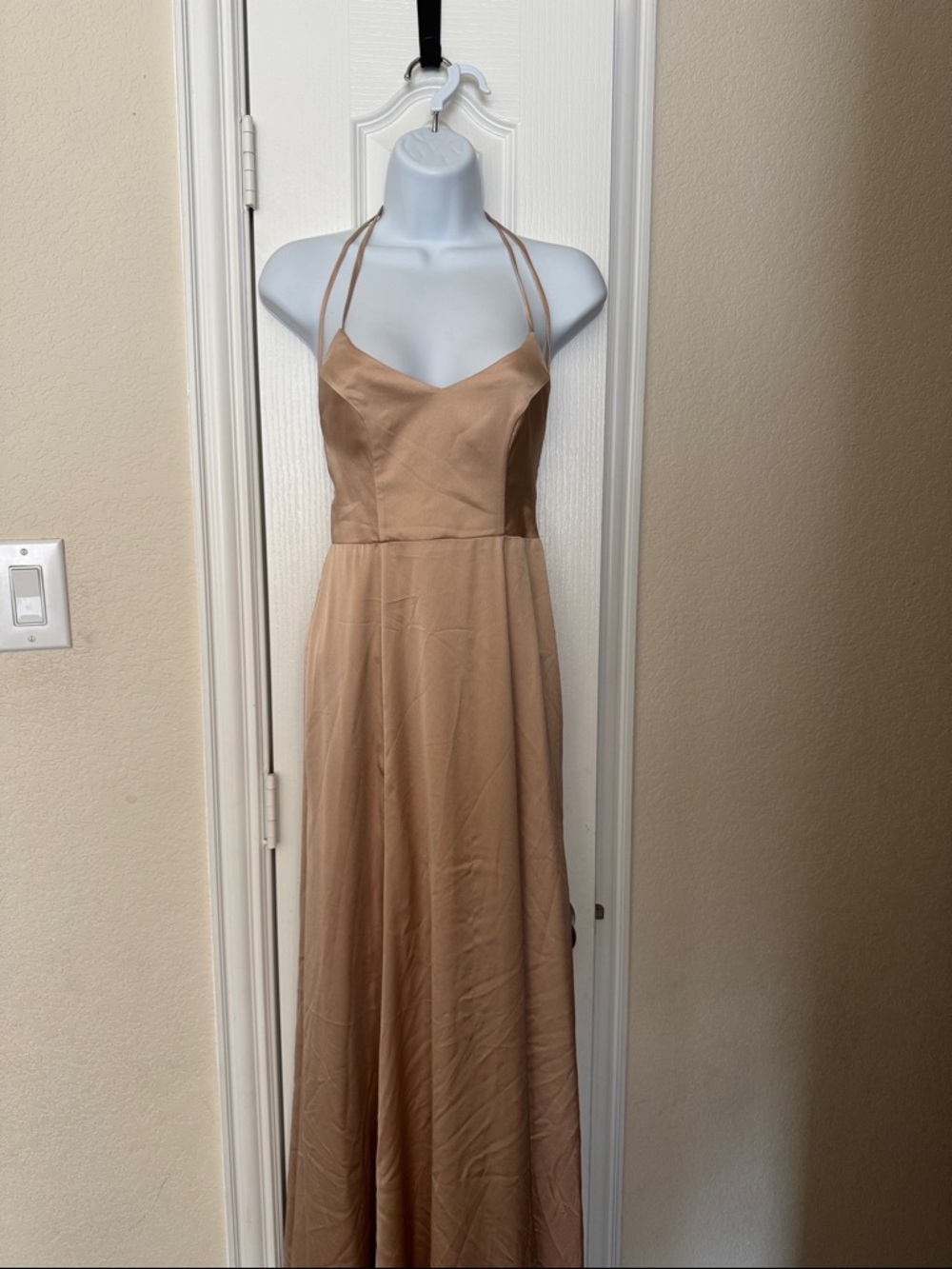 SHOW ME YOUR MUMU True Gold Godshaw Goddess
Maxi Dress Satin size XS - Picture 3 of 7